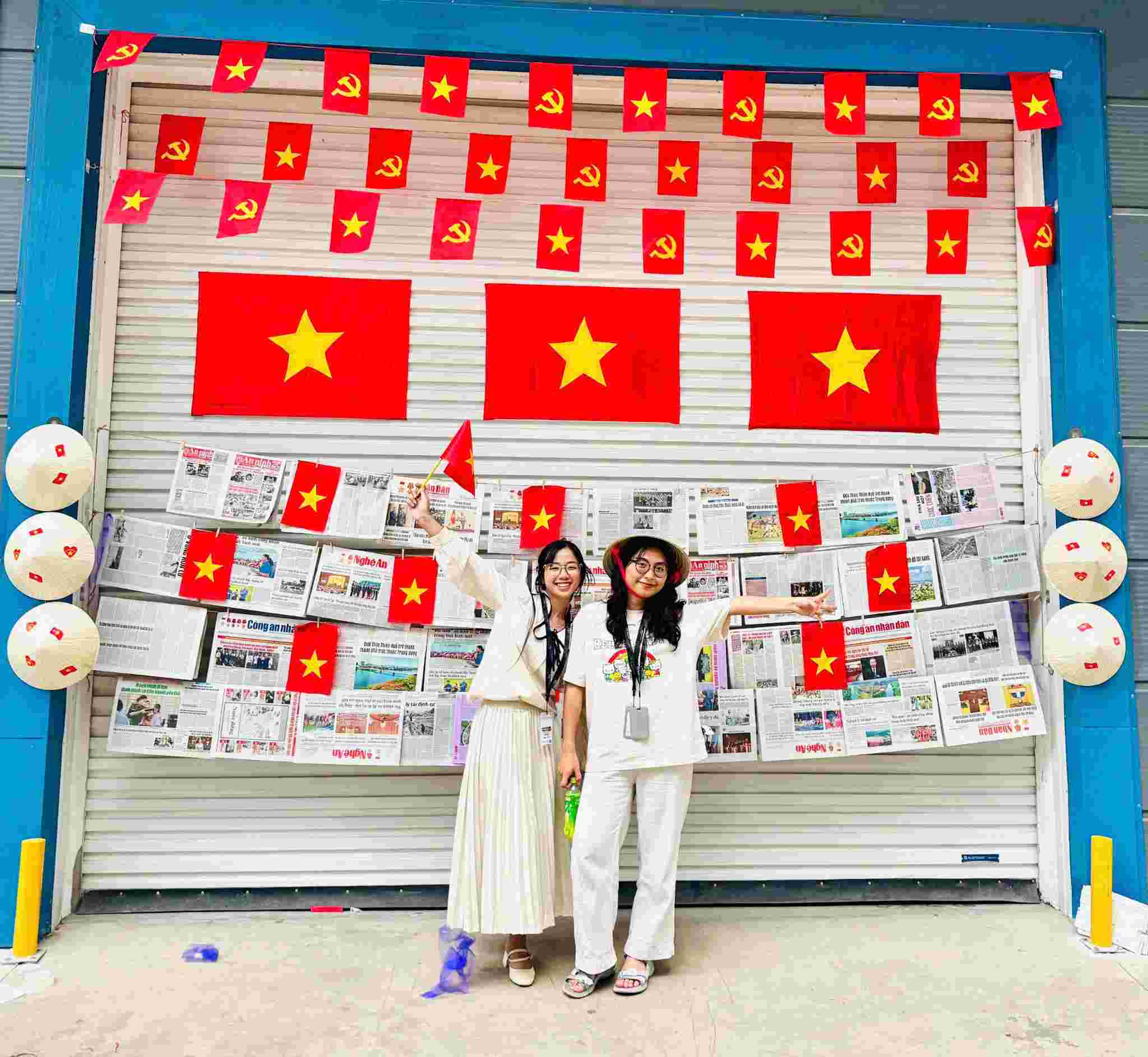 Los trabajadores de la seguridad nacional estan orgullosos de la bandera de la patria. Imagen: El diamante ingles
