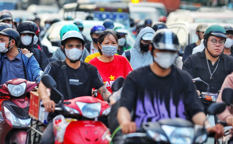 A line of people left Hanoi, Ring Road 3 began to get stuck