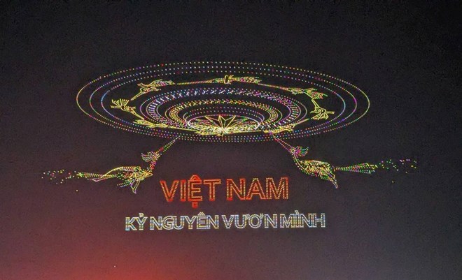 10.500 drone trinh dien, xac lap ky luc Guinness vao toi 1.5, nhan ky niem 50 nam Ngay Giai phong mien Nam, thong nhat dat nuoc. Anh: Thanh Vu