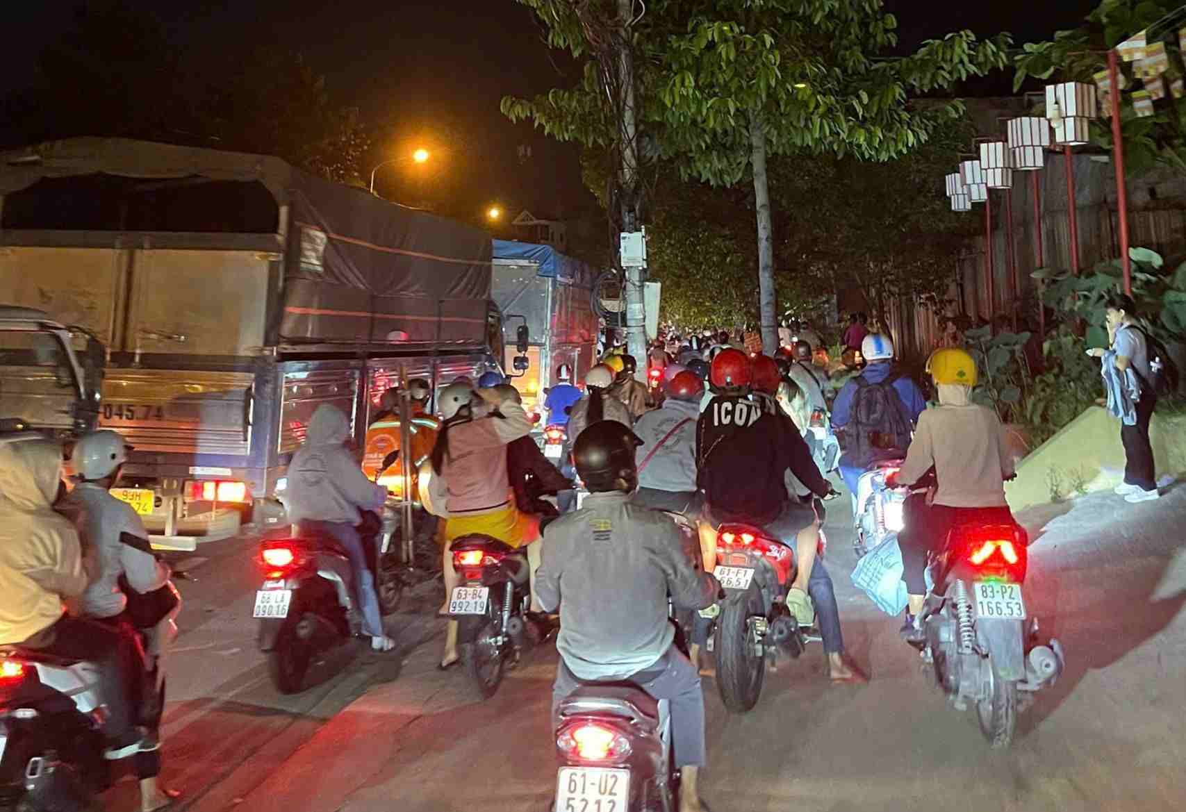 Workers on holiday return home, prolonged congestion on Huynh Van Cu Street connecting Thu Dau Mot, Binh Duong with Cu Chi District, Ho Chi Minh City. Photo: Provided by readers