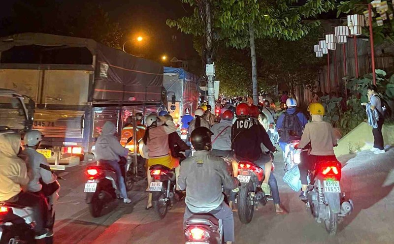 Workers on holiday return home, prolonged congestion on Huynh Van Cu Street connecting Thu Dau Mot, Binh Duong with Cu Chi District, Ho Chi Minh City. Photo: Provided by readers