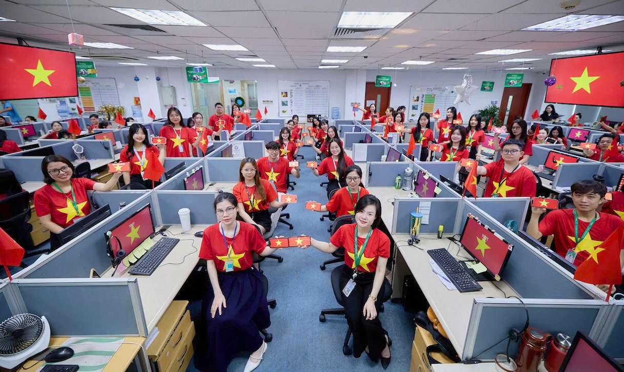 Mau co do sao vang ruc ro khap hoi so, nhi nhanh VPBank tren ca nuoc. Anh: VPBank