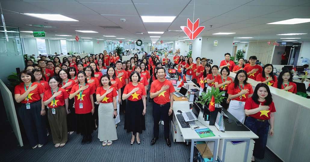Nghi le hat quoc ca duoc tien hanh trong khong khi tu hao. Anh: VPBank