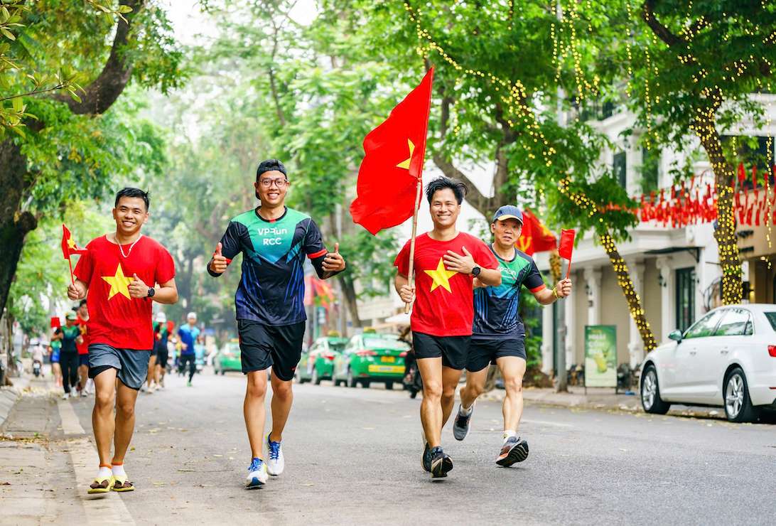 Nhieu VPBanker the hien tinh yeu dat nuoc bang hoat dong the thao tao su doan ket, vung manh. Anh: VPBank