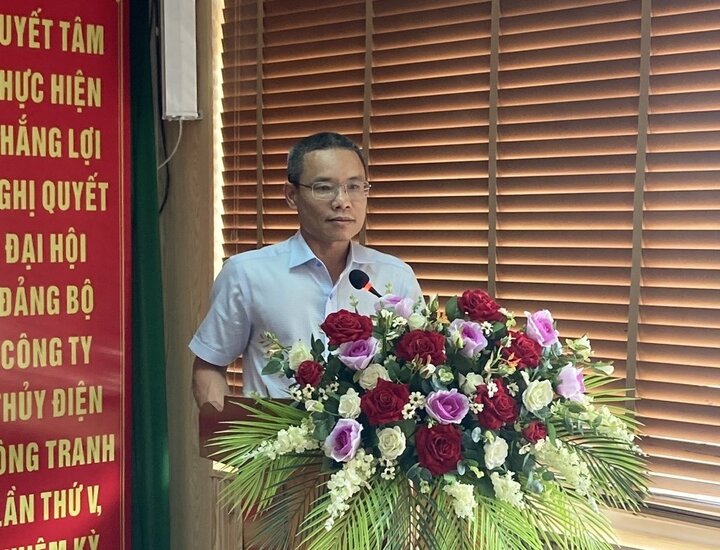 Dong chi Le Dinh Phuc - Pho Bi thu phu trach Dang uy, Quyen Giam doc Cong ty Thuy dien Song Tranh phat bieu chi dao Hoi nghi. Anh: GENCO1