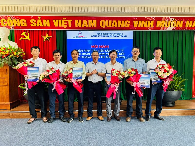 Cac ca nhan duoc bieu duong tai Hoi nghi. Anh: GENCO1