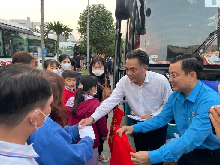 Binh Duong provincial leaders highly appreciated the union activities in recent years. Photo: Dinh Trong