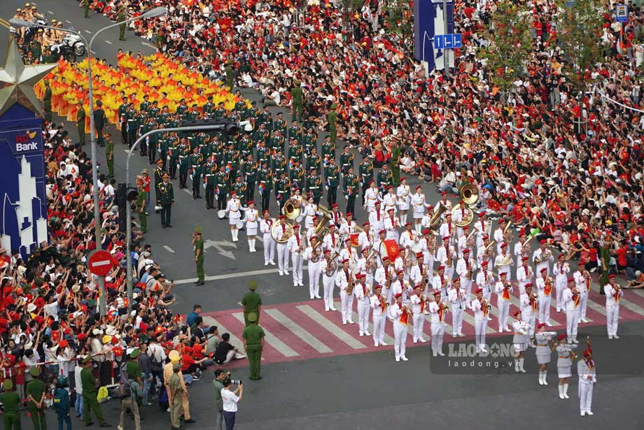 Live television of the Commemoration Ceremony, parade, and parade for the 50th anniversary of the Liberation of the South and National Reunification
