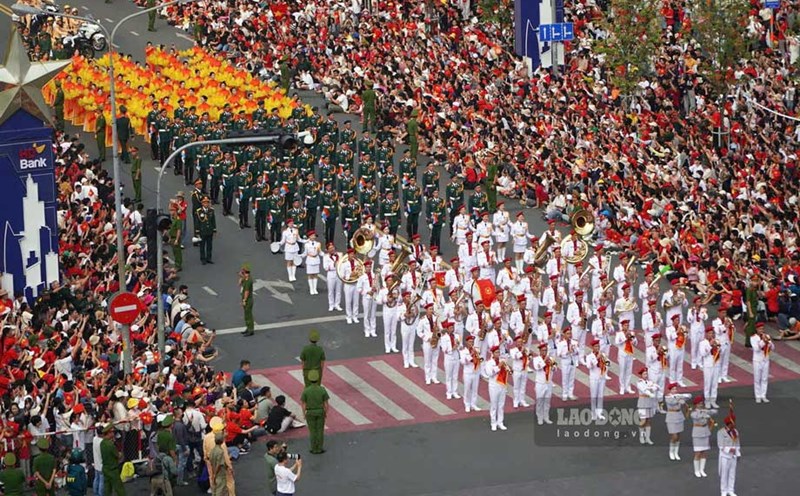 Live television of the Commemoration Ceremony, parade, and parade for the 50th anniversary of the Liberation of the South and National Reunification