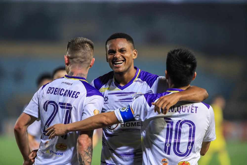 Hanoi FC won three titles in April at V.League 2024-2025. Photo: HNFC