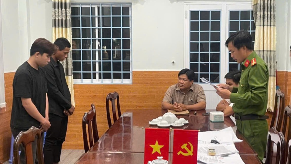 Vĩ và Khanh đã thực hiện trót lọt 5 vụ cướp giật. Ảnh: Công an cung cấp 