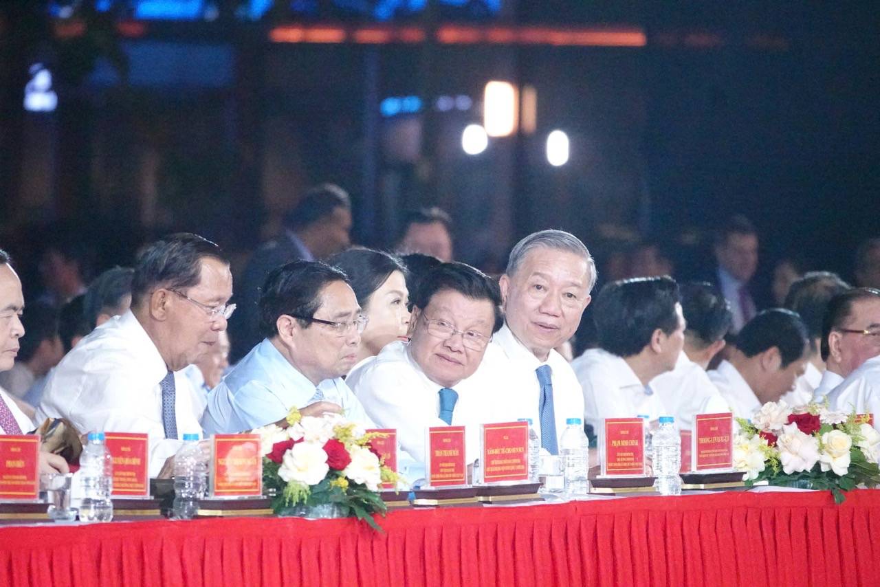 El Secretario General Tsu Lim asistio al programa de arte especial de la primavera unificada. Foto: El hermano mayor.