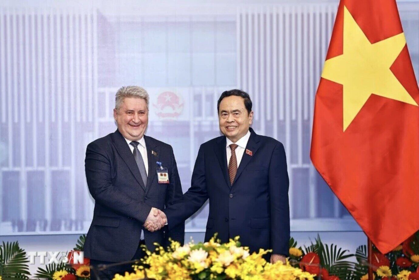 Politburo member and National Assembly Chairman Tran Thanh Man received Vice Chairman of the House of Representatives of the Republic of Belarus Ipatau Vadzim. Photo: VNA