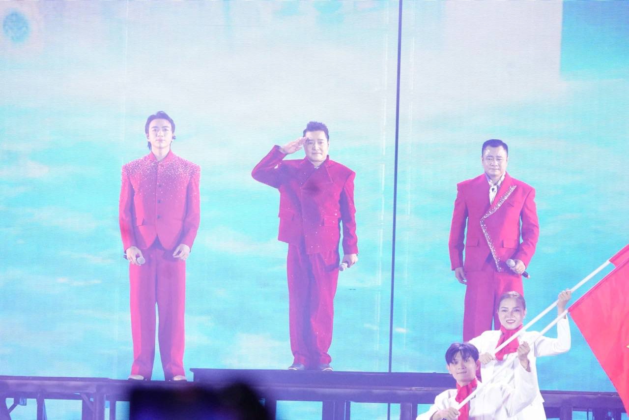 El hermano Soobin, el Dr. Long... actuo en el programa de primavera unificado.