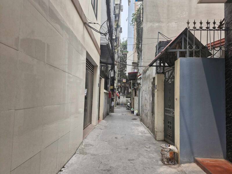 A pesar de la caida de las transacciones reales en el mercado, los precios de las viviendas en Hanoi han mantenido un nivel alto en el ultimo tiempo. Ilustracion de la pelicula Thu Giang