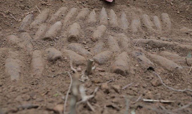 The bullet room with 43 explosives was under the soil. Photo: MAG