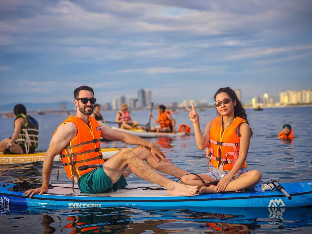 International tourists waving and swimming in Da Nang beach during the April 30 holiday. Photo: Nguyen Linh