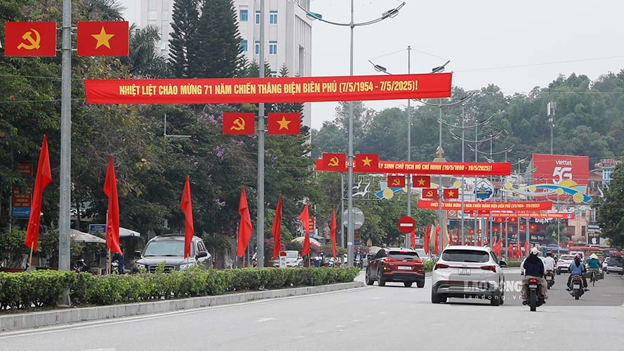 Nhung ngay nay, TP Dien Bien Phu lich su dang khoac len minh “tam ao” moi ruc ro, tran ngap khong khi ky niem 50 nam Ngay Giai phong mien Nam, thong nhat dat nuoc (30.4.1975 - 30.4.2025) va 71 nam Ngay Chien thang lich su Dien Bien Phu (7.5.1954 - 7.5.2025). Anh: Quang Dat