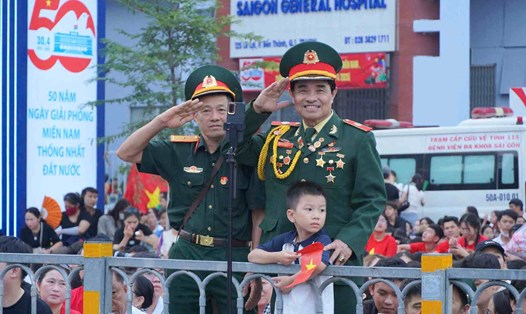 Cựu chiến binh trên khắp cả nước vượt đường xa về TPHCM xem lễ diễu binh.