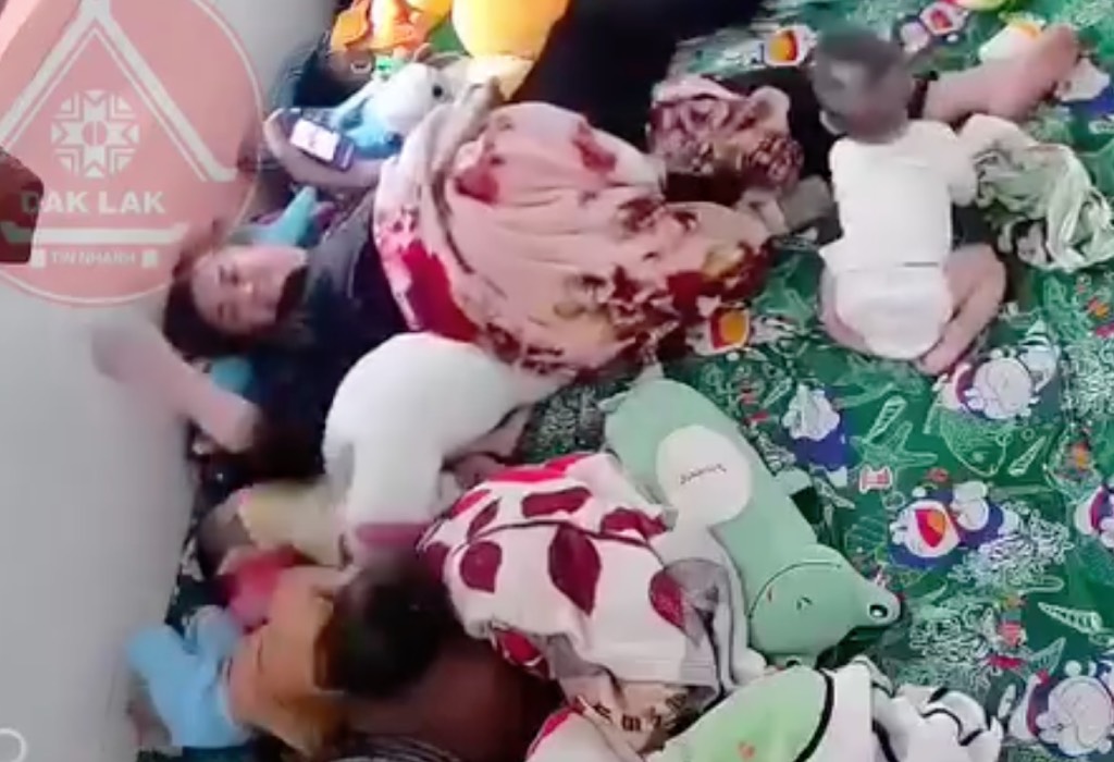 The People's Committee of Tan Lap 1 commune (Tan Phuoc district, Tien Giang province) stepped in to clarify the case of nanny abuse at a childcare facility in the area. Photo: Cut from clip