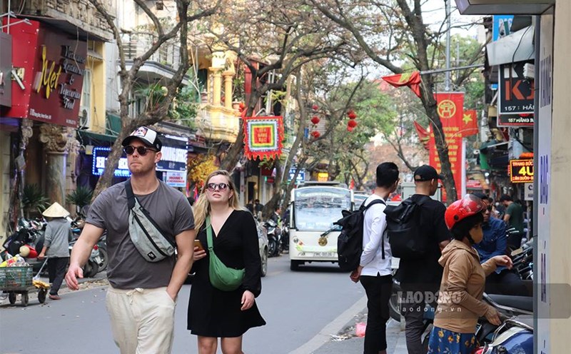 Hanoi earned nearly 30,000 billion VND from tourism in the first 3 months of 2025. Photo: Thai Manh