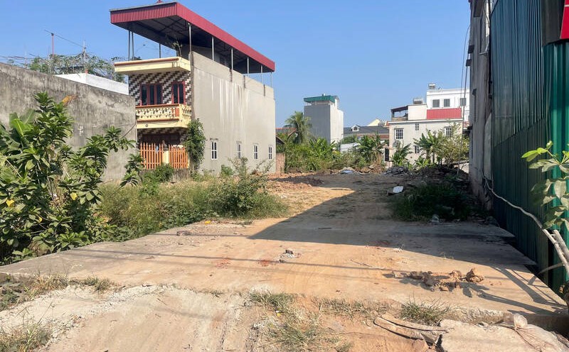 The land segment in the suburbs of Hanoi is attracting many investors. Photo: Thu Giang