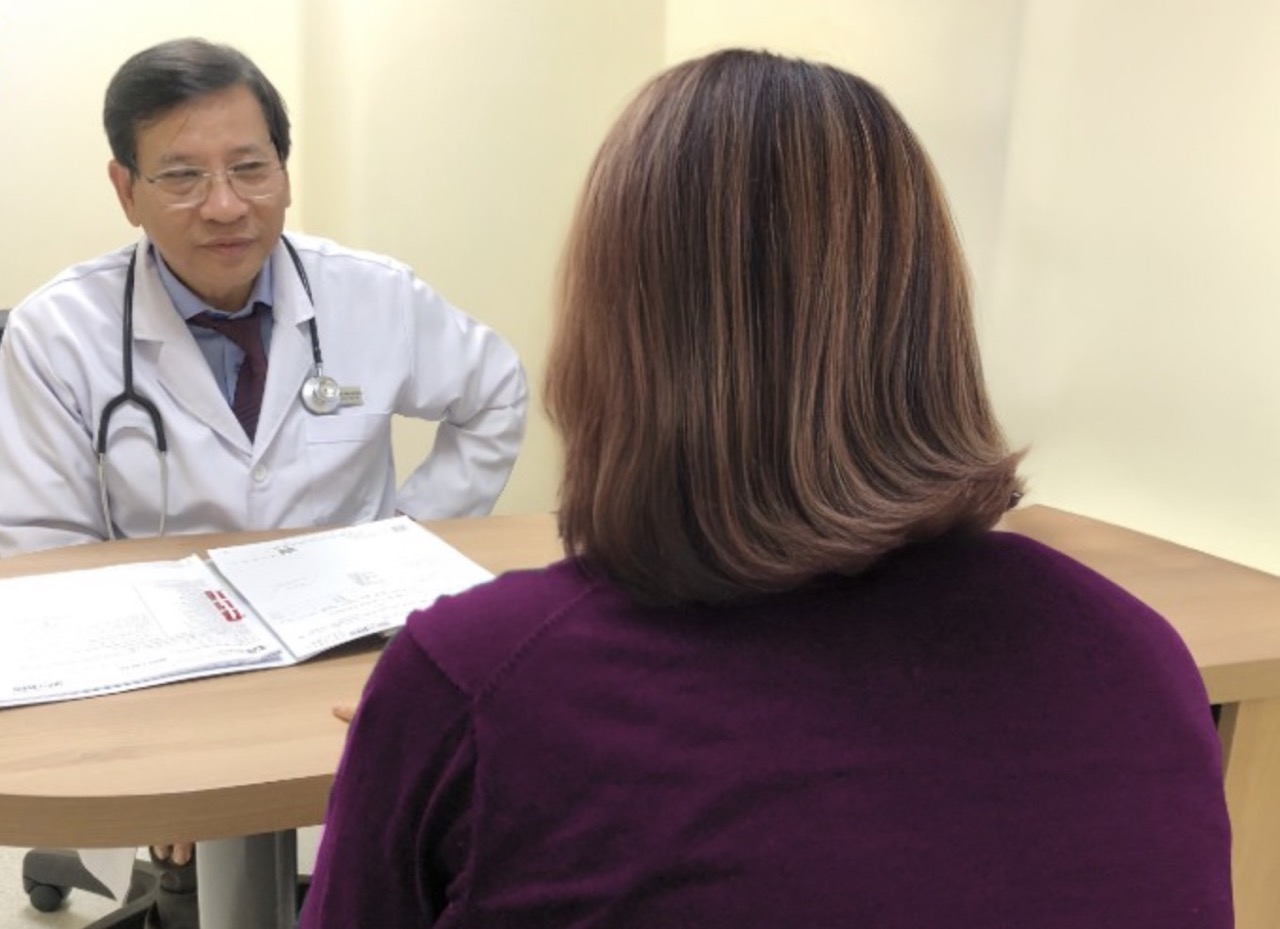 Dr. Lam Van Hoang follows Ms. Q.'s periodic weight loss regimen every month. Photo: Documents in 2024, provided by the hospital.