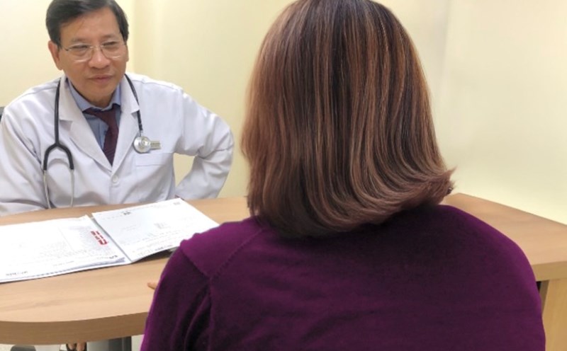Dr. Lam Van Hoang follows Ms. Q.'s periodic weight loss regimen every month. Photo: Documents in 2024, provided by the hospital.