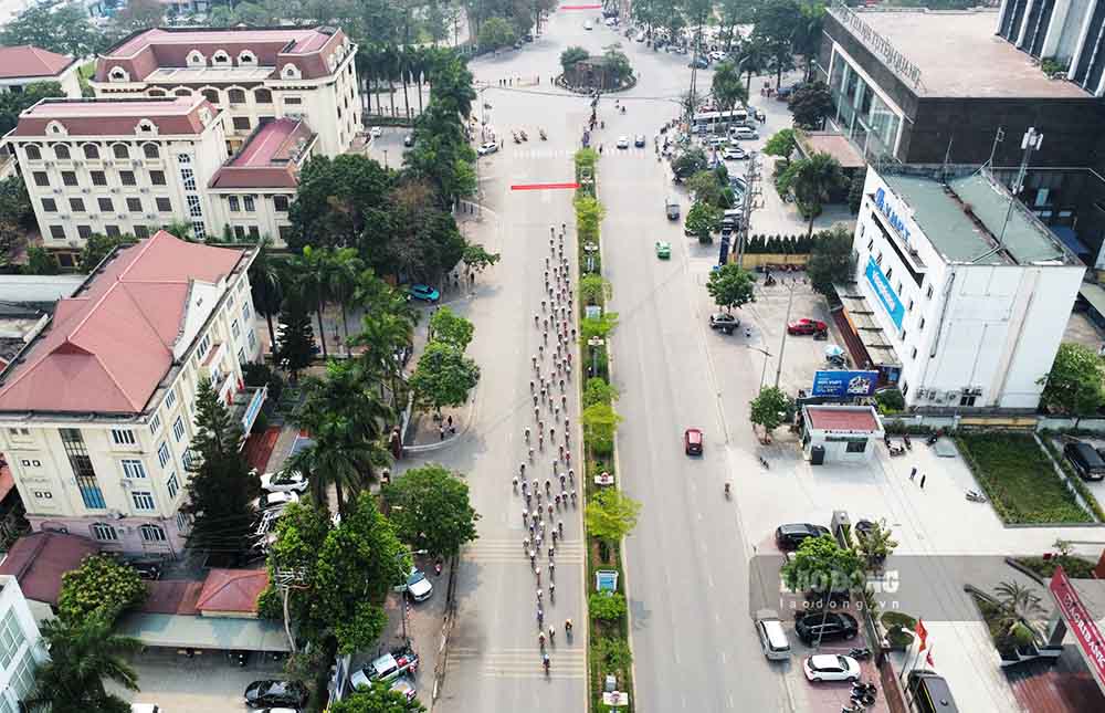 Chang khai mac dien ra tai TP Tuyen Quang voi cu ly 46km. Anh: Viet Bac.