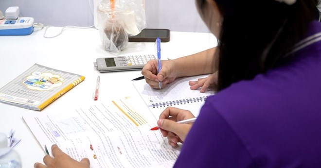 La simplificacion de la contratacion de maestros se basa en la Decreto 29/2023/ND-CP. El dibujo es de la perla