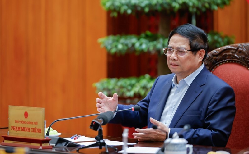 Politburo member and Prime Minister Pham Minh Chinh chaired a meeting on the new US tax rate. Photo: VGP