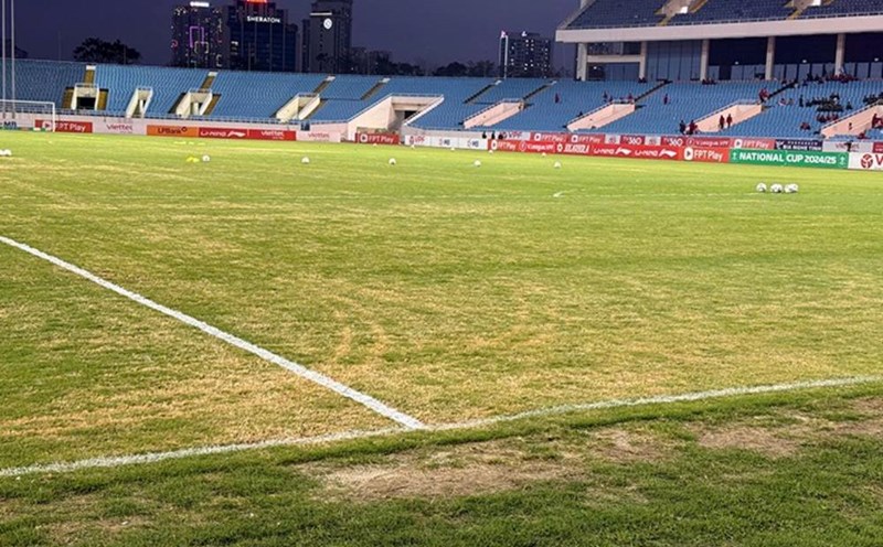 Recently, My Dinh Stadium has been seriously degraded, especially in the grass and infrastructure part. Photo: VGP