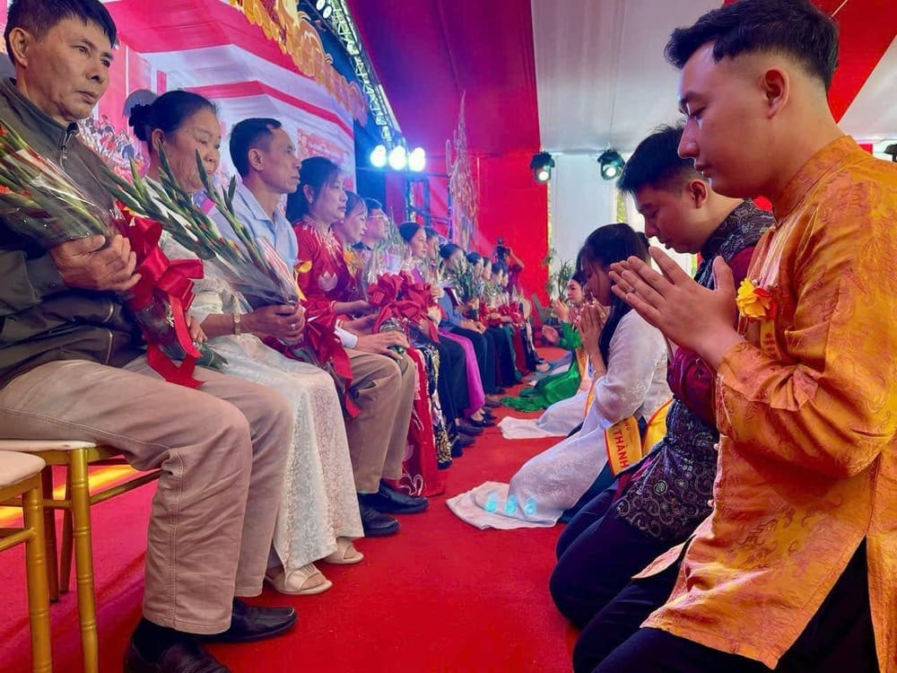 Le hoi cung la dip de nhung nguoi con tri an cong lao sinh thanh, duong duc cua cha me. Anh: BTC