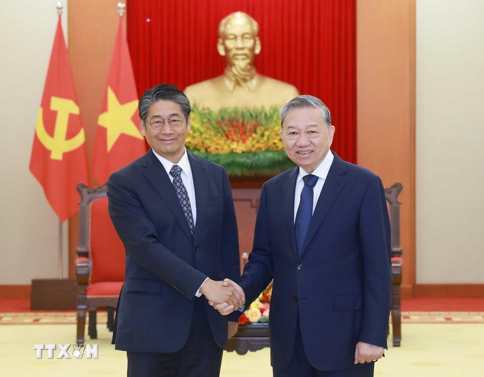 General Secretary To Lam received the Japanese Ambassador to Vietnam Ito Naoki. Photo: VNA