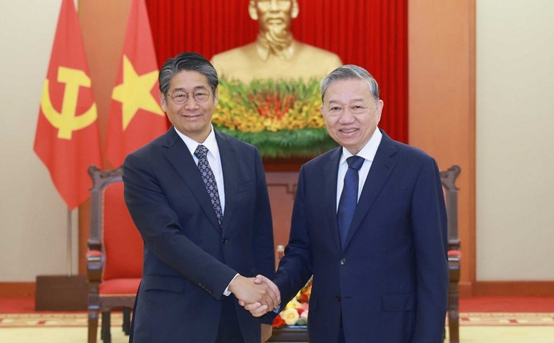 General Secretary To Lam received the Japanese Ambassador to Vietnam Ito Naoki. Photo: VNA
