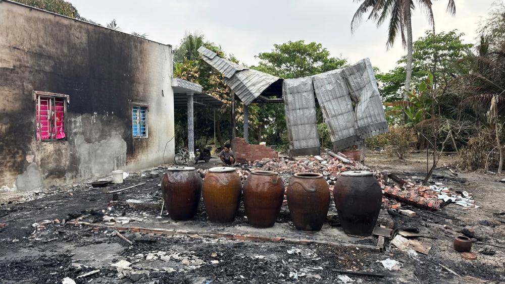 The old man and the woman had to struggle to take care of their 3 grandchildren, and now another house fire has made the situation even more difficult. Photo: Interviewee
