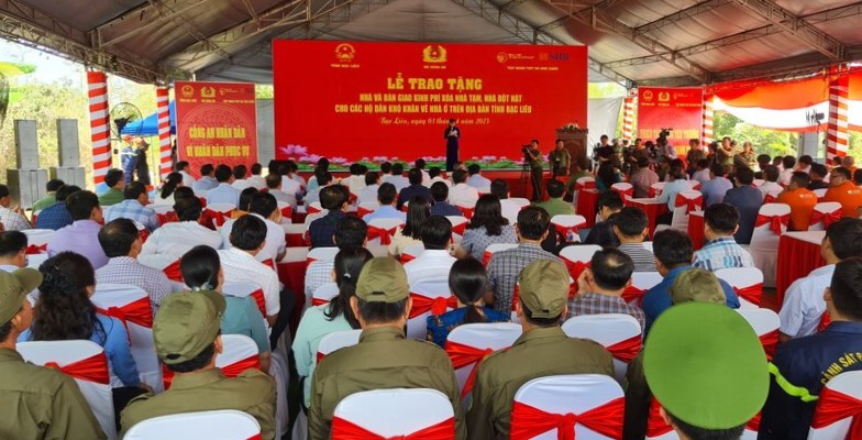 El Ministerio de Policia entrego la casa y otorgo fondos para eliminar la casa de campo y la casa de campo en Ba Liu. Imagen de un lago en Japon