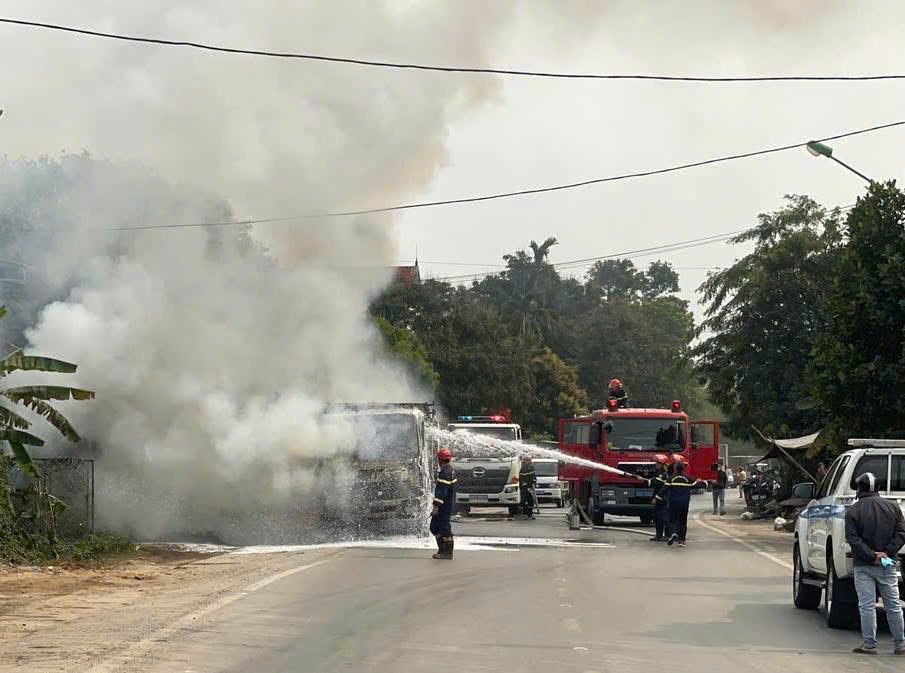 La escena del incendio en la autopista 6. Imagen: Policia de Paz