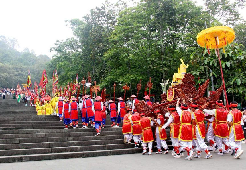 The monk's procession ceremony to the Hung Temple. Photo: Ngoc Tu