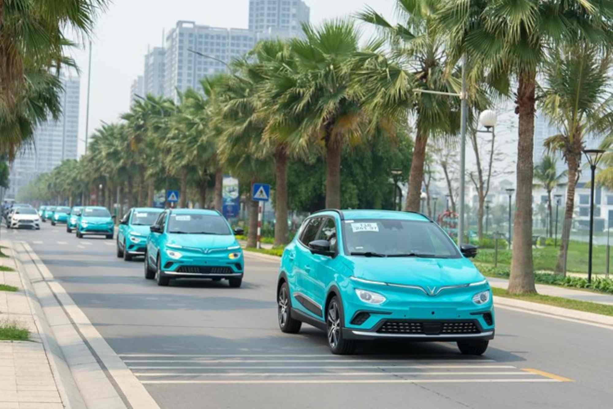 Electric taxis are appearing more and more on the streets. Photo: SM Green