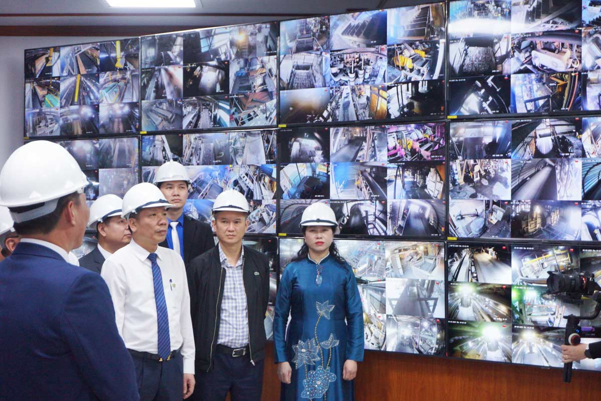 Scene of the Central Control Department of the Automation System of Coal Selection Factory 2, Cua Ong Coal Selection Company, Quang Ninh. Photo: Doan Hung