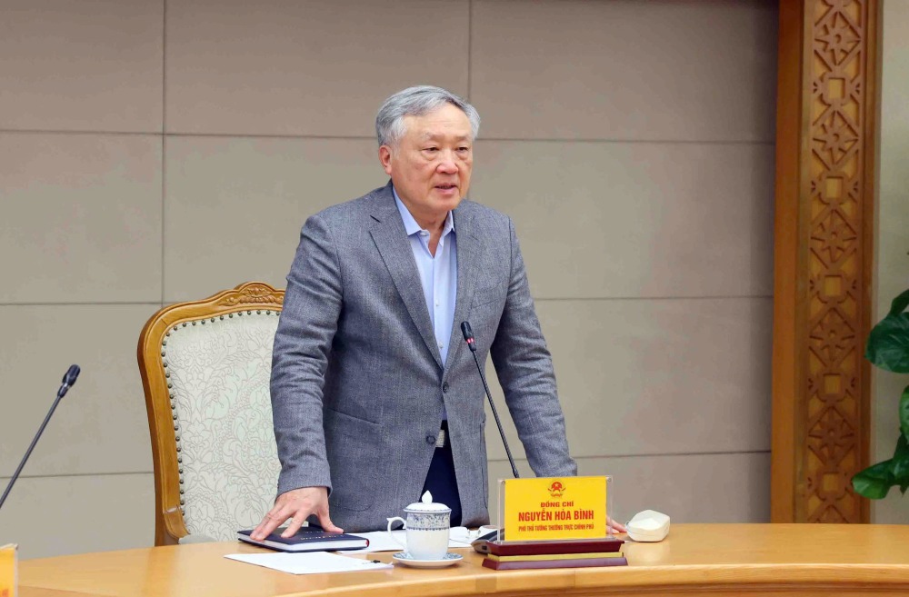 Politburo member and Permanent Deputy Prime Minister Nguyen Hoa Binh chaired a meeting to promote public investment disbursement. Photo: VGP