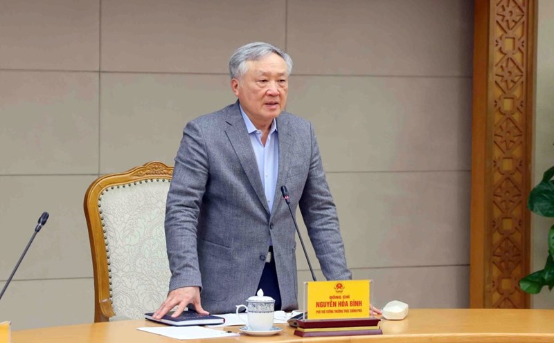 Politburo member and Permanent Deputy Prime Minister Nguyen Hoa Binh chaired a meeting to promote public investment disbursement. Photo: VGP