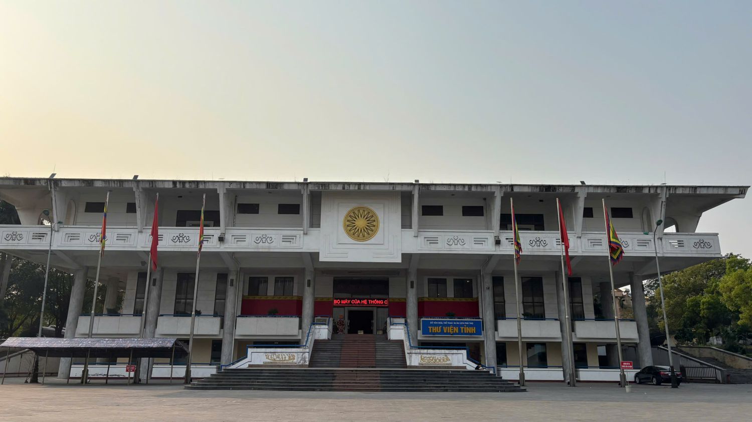 Overview of Hung Vuong Museum.