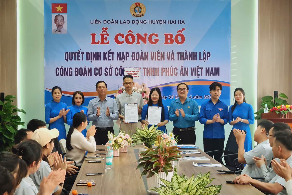 La Junta de Distrito de Hai Ha (Guang Ninh) otorga las decisiones de constitucion de sindicatos de base y la incorporacion de sindicatos. Foto: El equipo de Haiti
