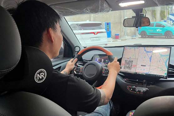 When buying an old electric vehicle, there are some important factors to keep in mind to ensure you will have a good and safe vehicle. Photo: Huong Giang