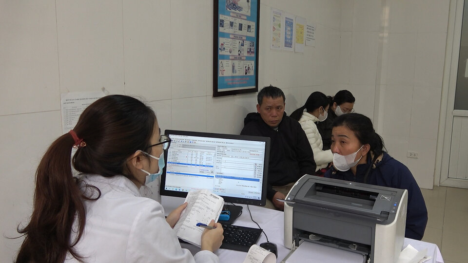 El hombre que ama comer cebolla viva tiene una placa en el cerebro