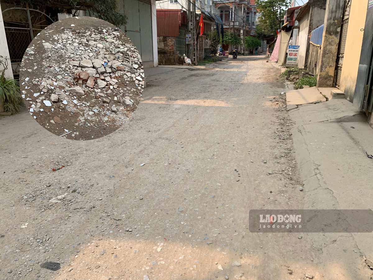 Tuyến đường dân sinh đi qua khu vực đông dân cư ở xã Chi Lăng (huyện Hưng Hà, tỉnh Thái Bình) xuống cấp. Ảnh: Hà Vi