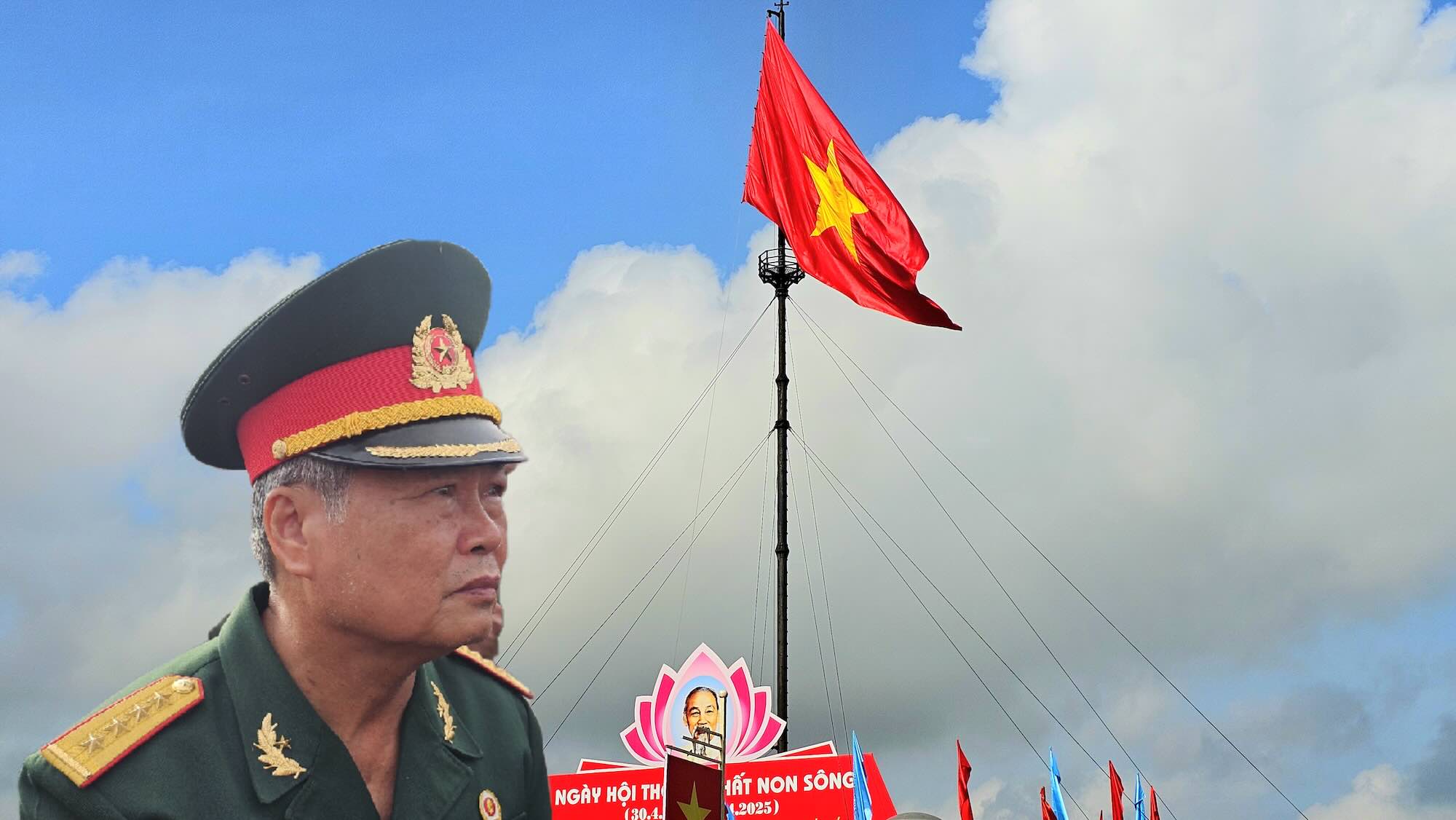 The National Assembly's Union Flag-raising ceremony in Quang Tri province attracted many people to participate.