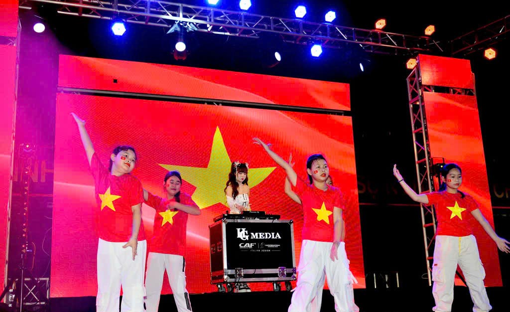 Nhung ngay qua, nhieu hoat dong van hoa, van nghe duoc to chuc huong toi ky niem 50 nam Giai phong mien Nam, thong nhat dat nuoc. Anh: Nhom PV.